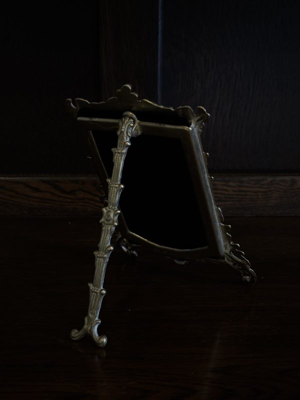 Crow Claw with Quartz in Gold ornate Frame - Image 3